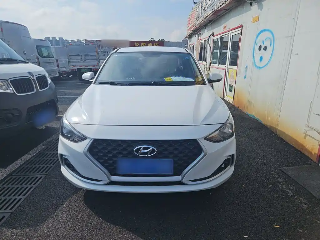 Hyundai Elantra — фото 3