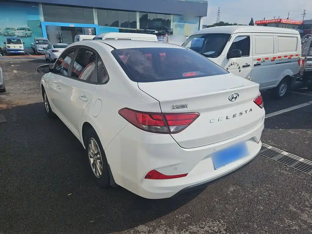 Hyundai Elantra — фото 7