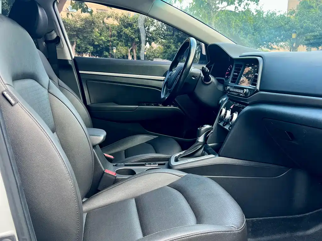 Hyundai Elantra — фото 9