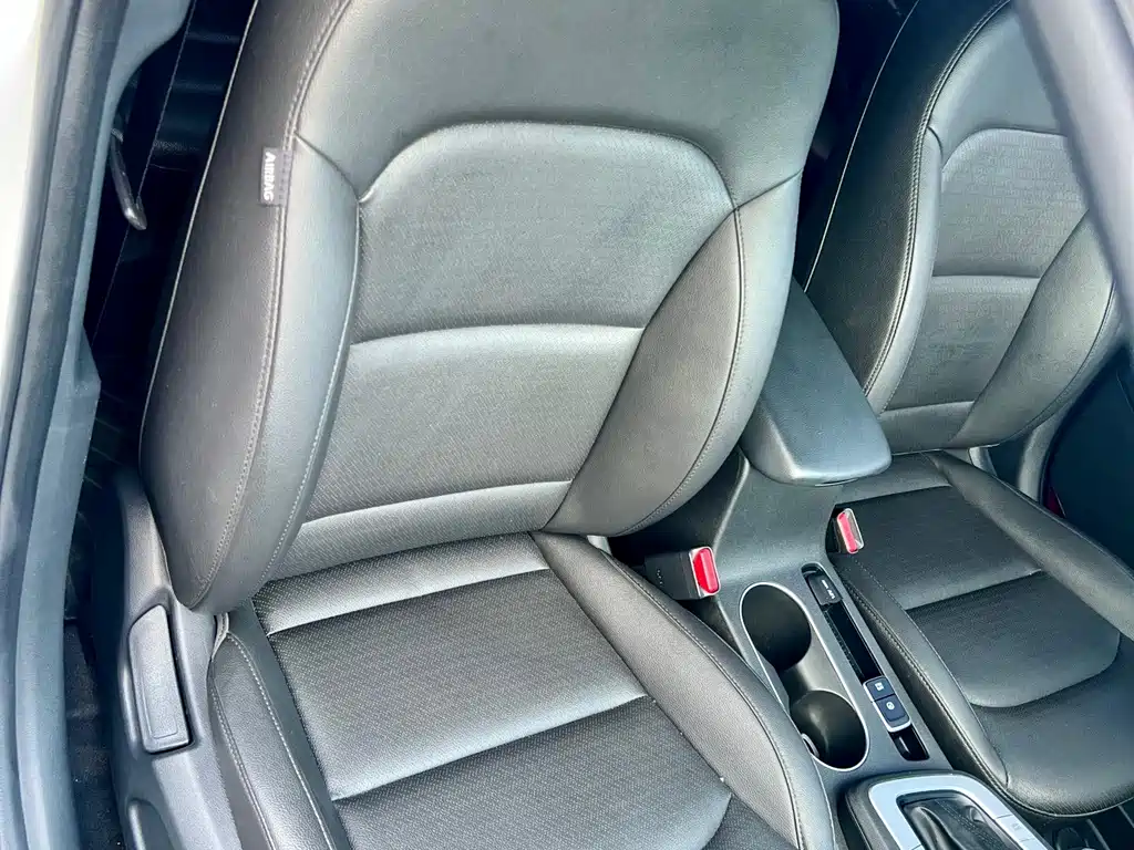 Hyundai Elantra — фото 10