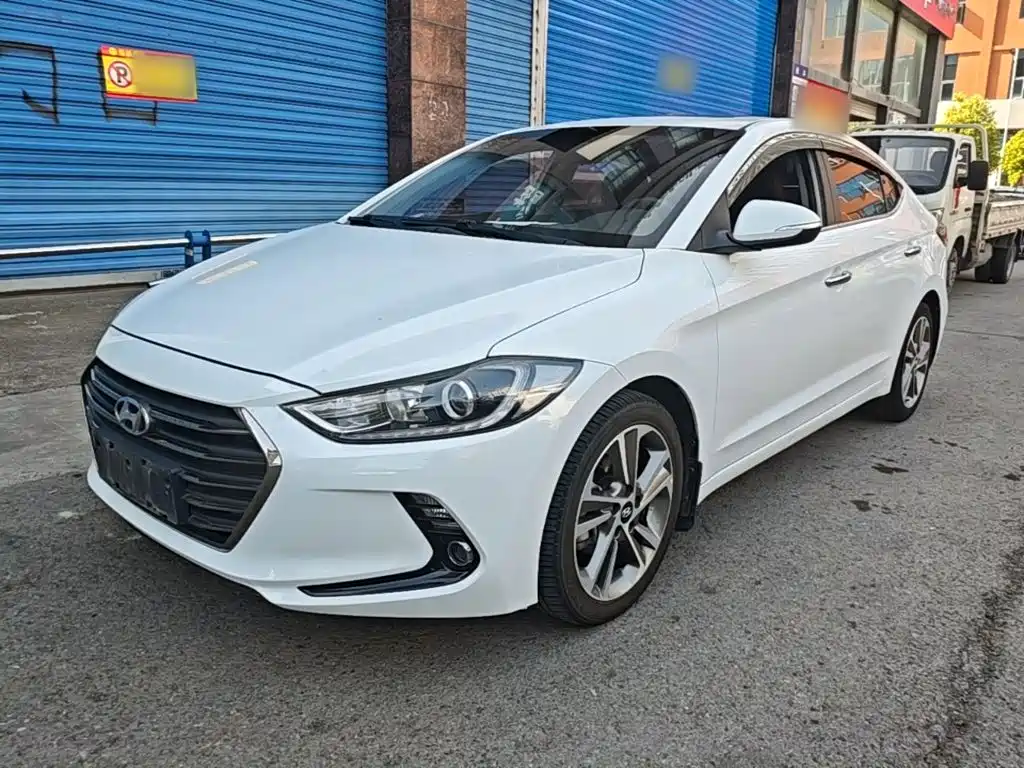 Hyundai Elantra — фото 2