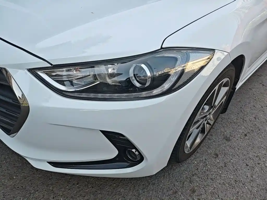Hyundai Elantra — фото 24
