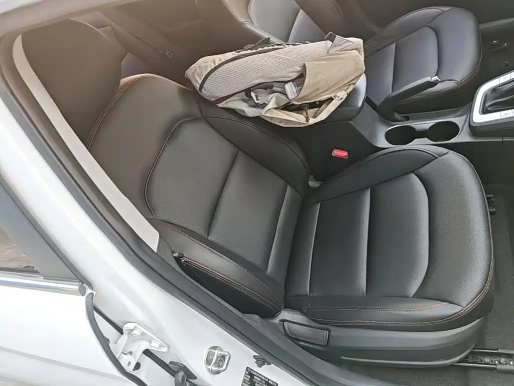Hyundai Elantra — фото 25