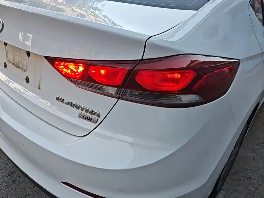Hyundai Elantra — фото 8