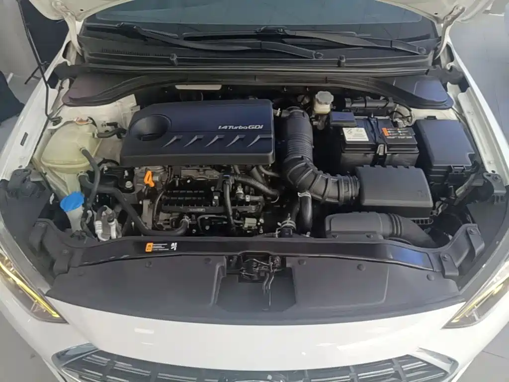 Hyundai Elantra — фото 20