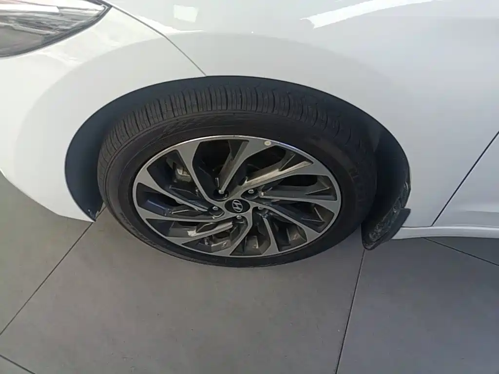 Hyundai Elantra — фото 23