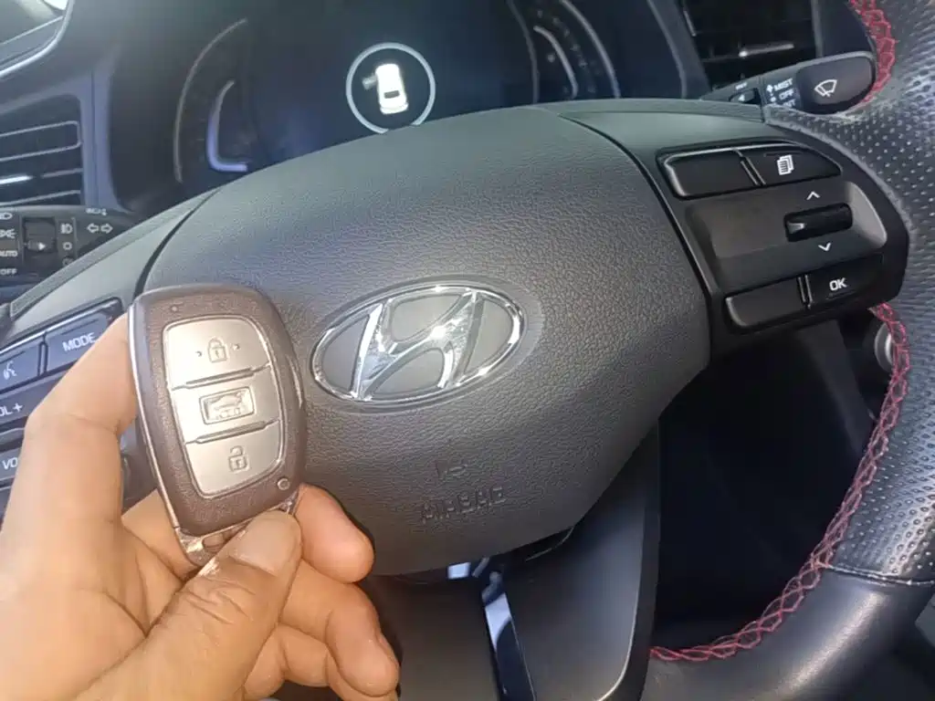 Hyundai Elantra — фото 9