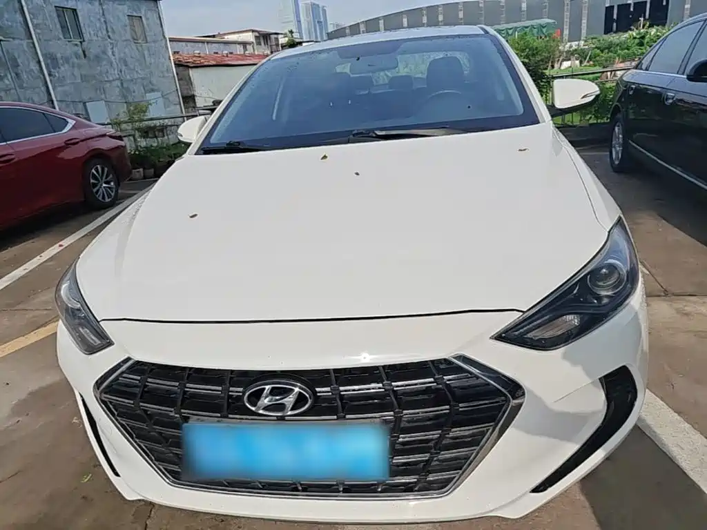 Hyundai Elantra — фото 3