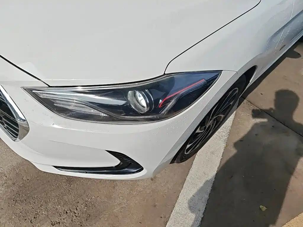 Hyundai Elantra — фото 24