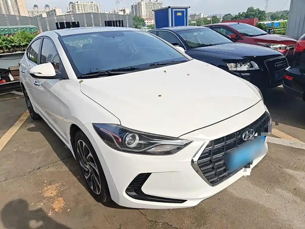 Hyundai Elantra — фото 4