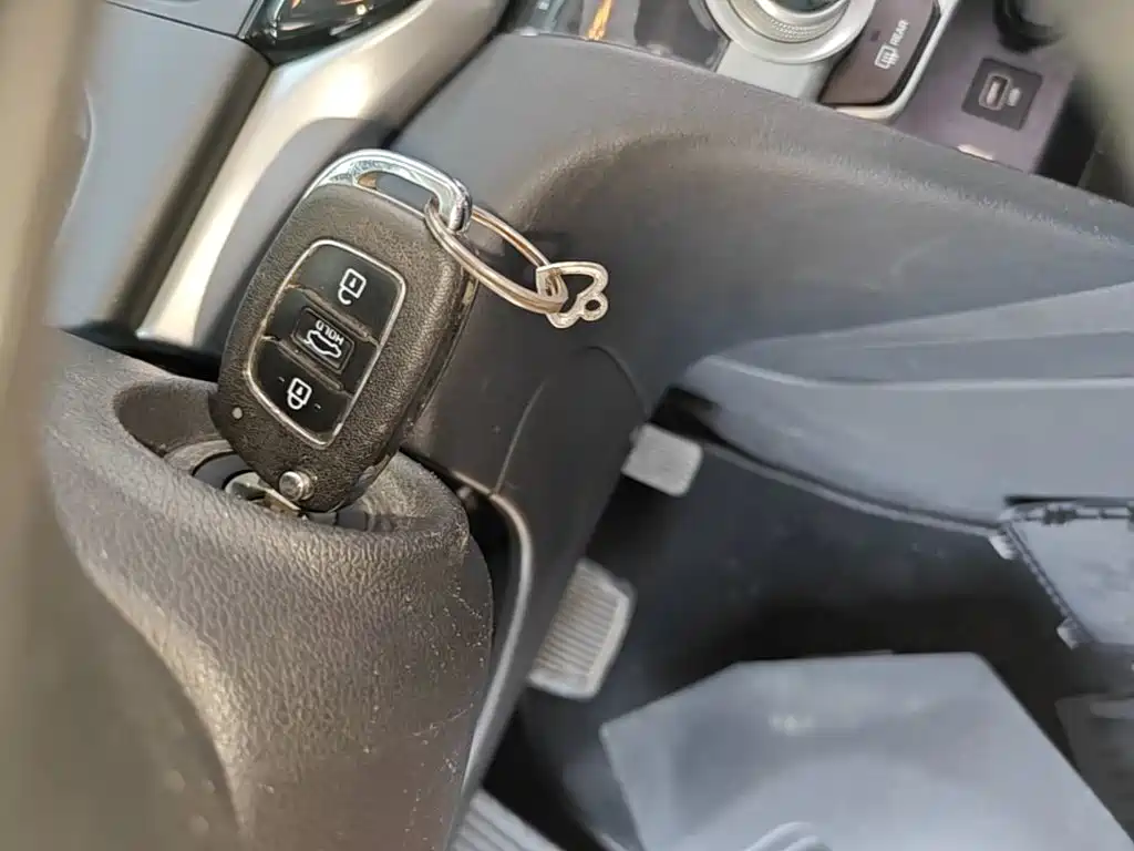 Hyundai Elantra — фото 9