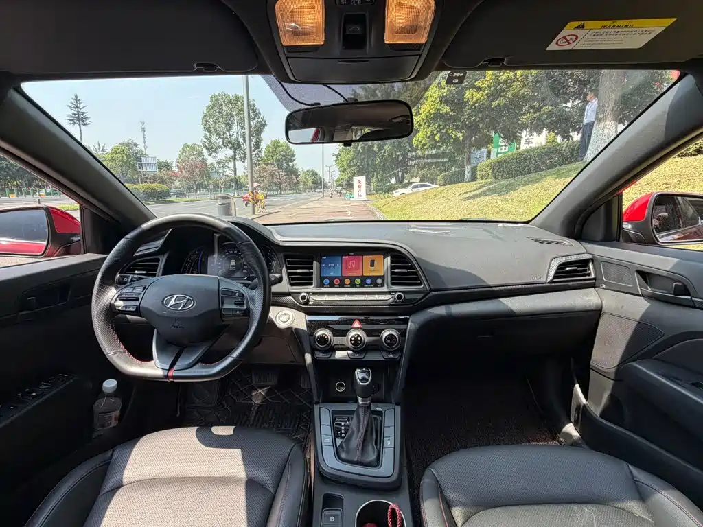Hyundai Elantra — фото 13