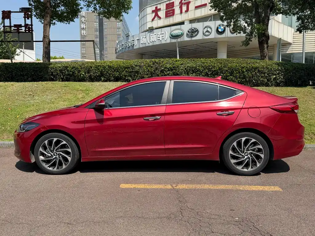 Hyundai Elantra — фото 3