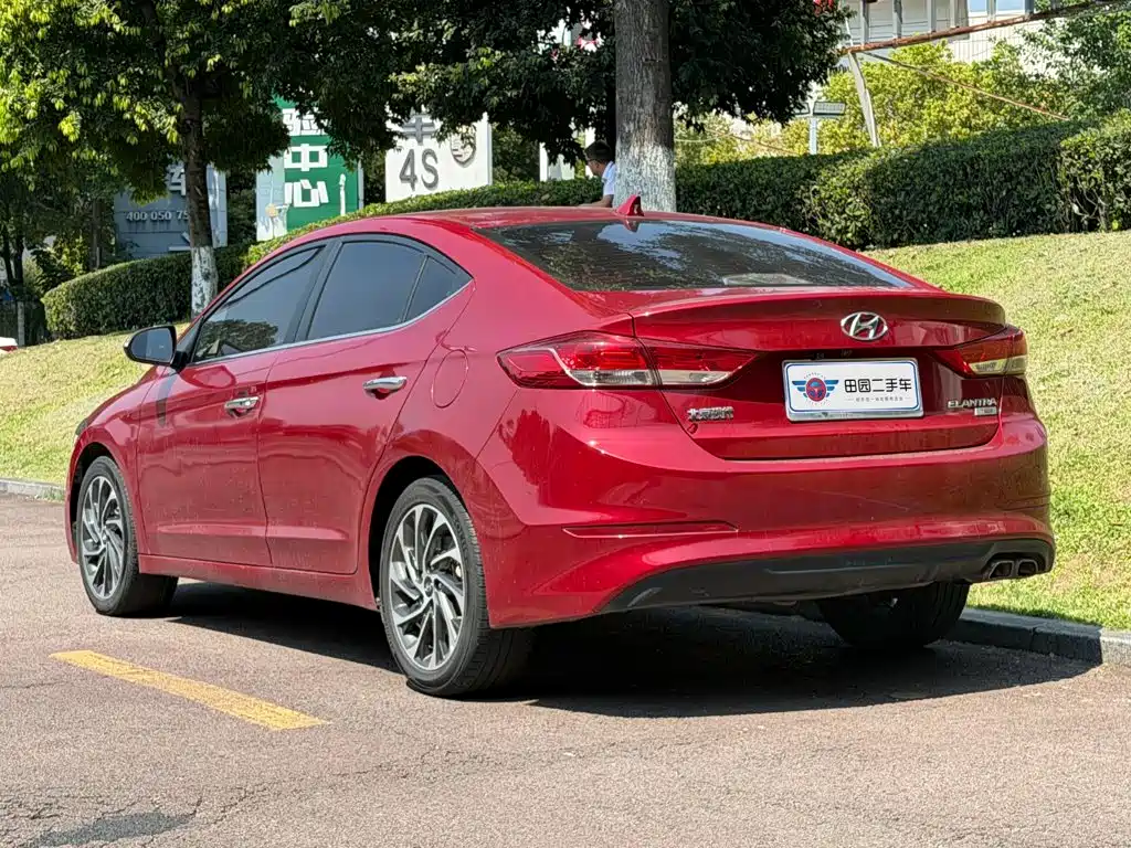 Hyundai Elantra — фото 4