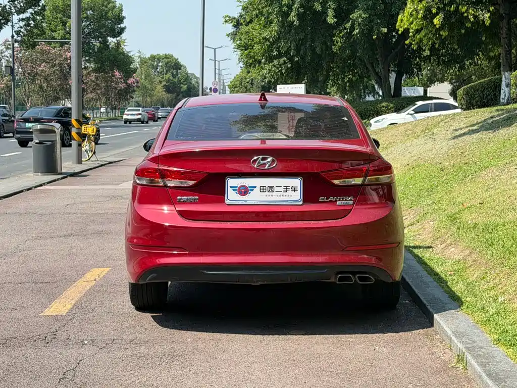 Hyundai Elantra — фото 5