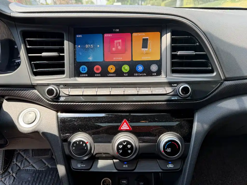Hyundai Elantra — фото 10