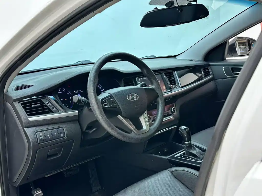 Hyundai Mistra — фото 11