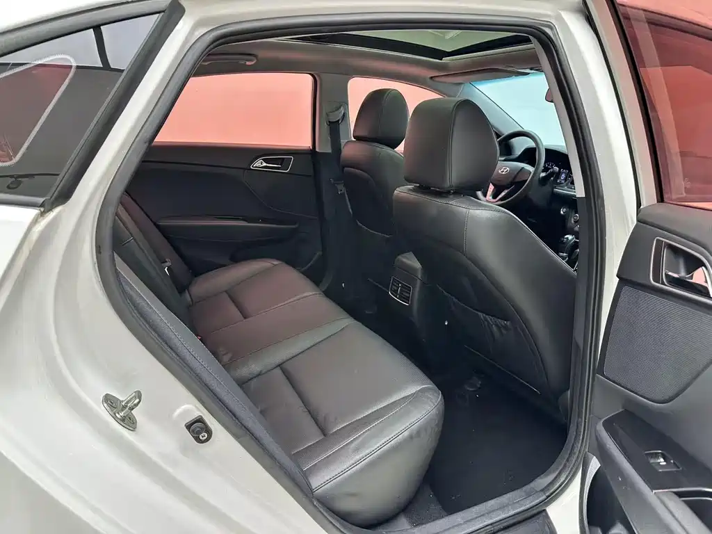 Hyundai Mistra — фото 14