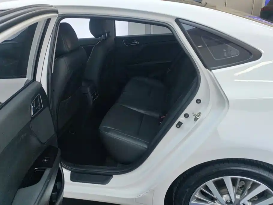 Hyundai Mistra — фото 11