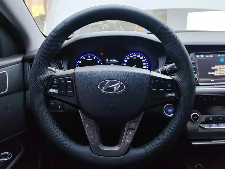 Hyundai Mistra — фото 15