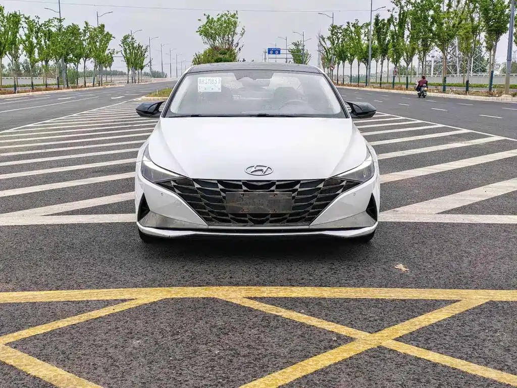 Hyundai Elantra — фото 2