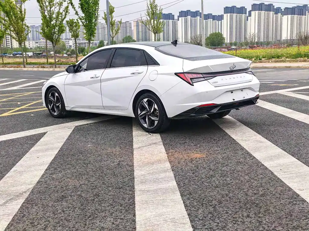 Hyundai Elantra — фото 8
