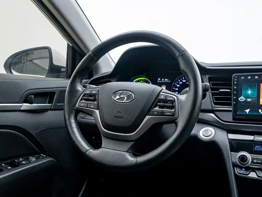 Hyundai Elantra PHEV — фото 20