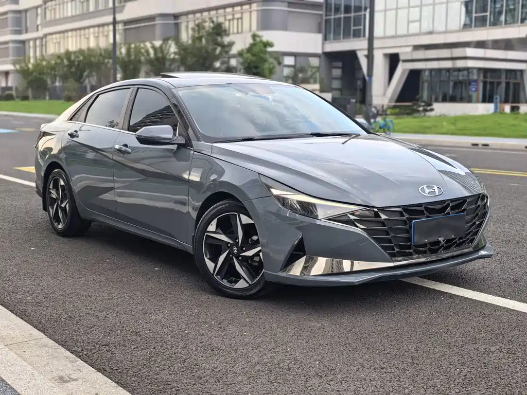 Hyundai Elantra — фото 3