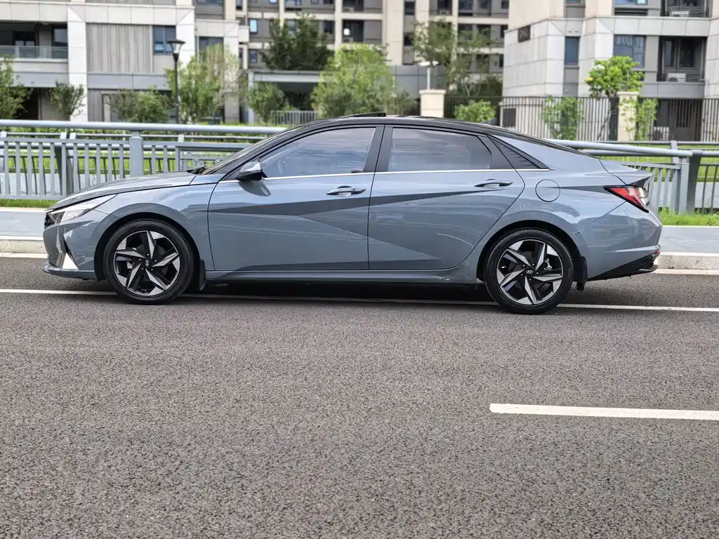 Hyundai Elantra — фото 4