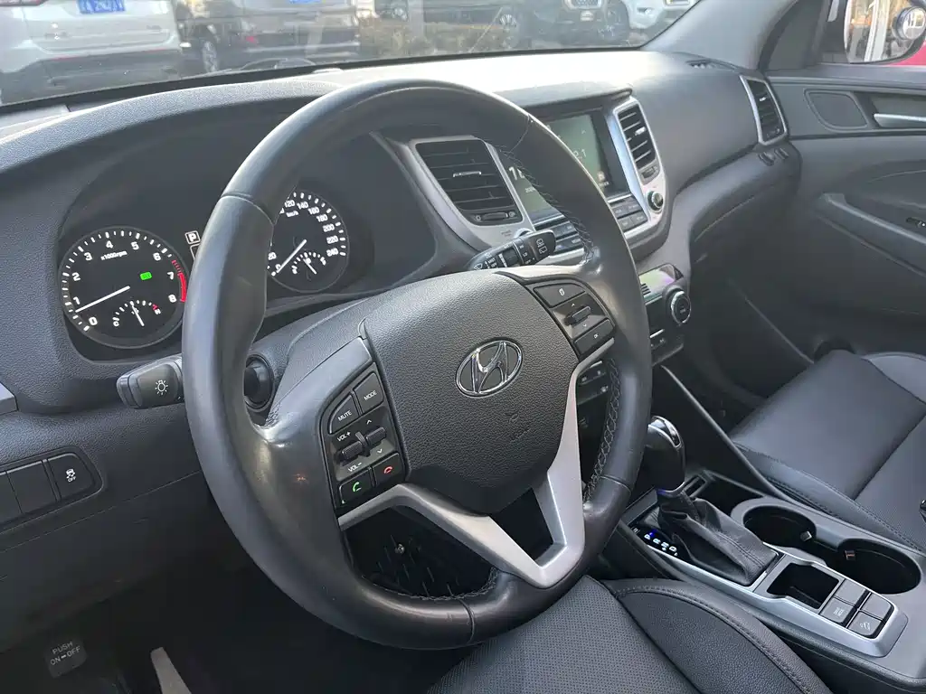 Hyundai Tucson — фото 10