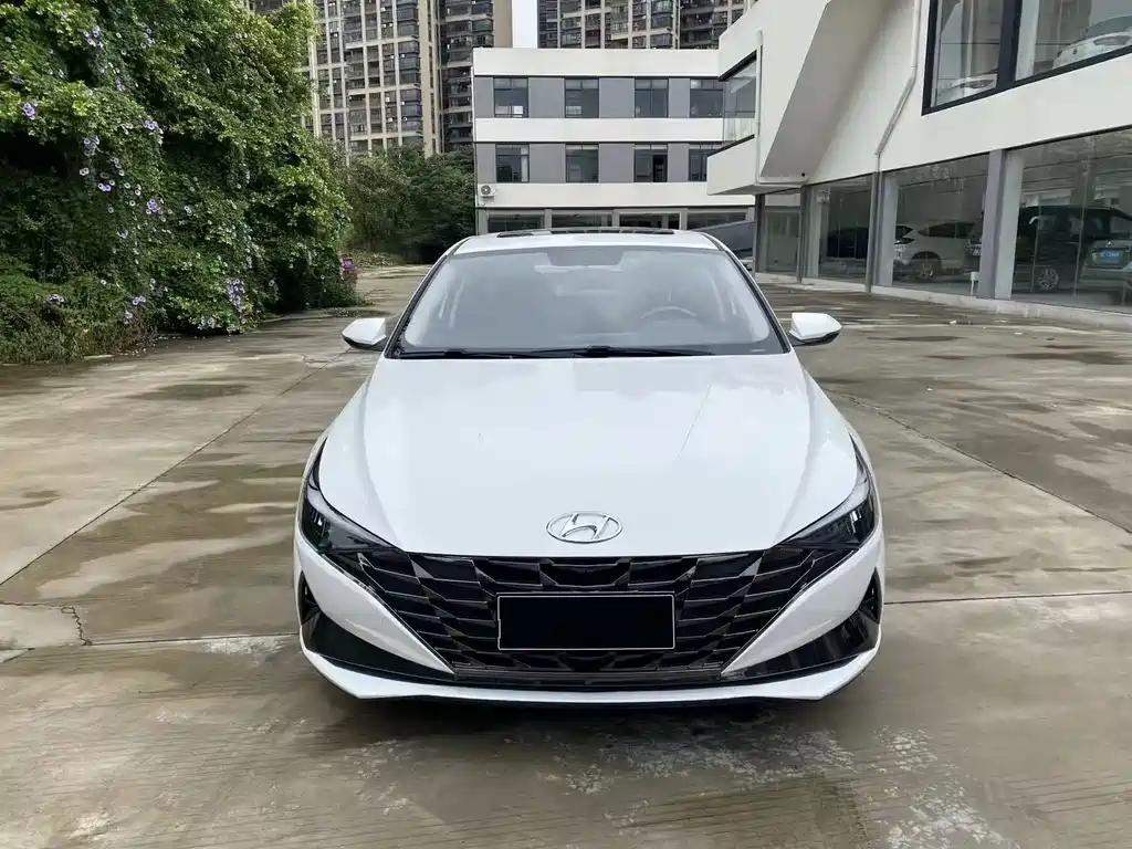 Hyundai Elantra — фото 2
