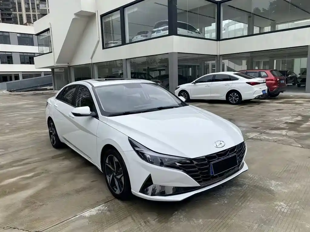Hyundai Elantra — фото 3
