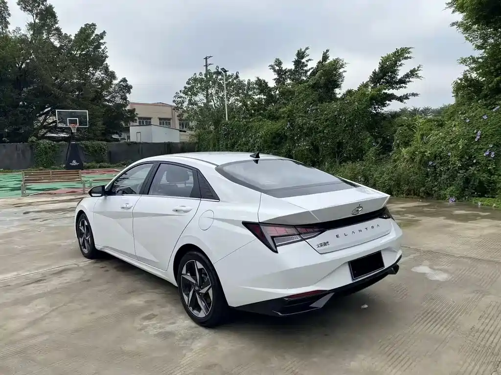 Hyundai Elantra — фото 7
