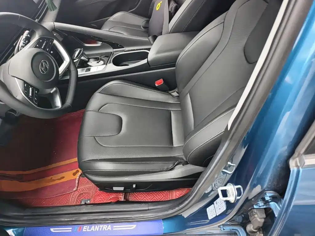 Hyundai Elantra — фото 15