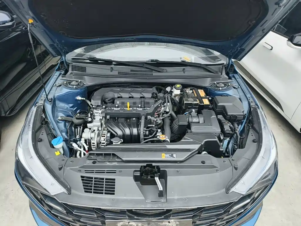 Hyundai Elantra — фото 20