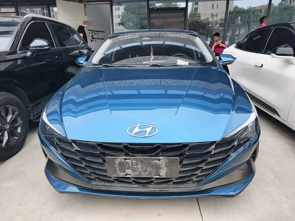 Hyundai Elantra — фото 3