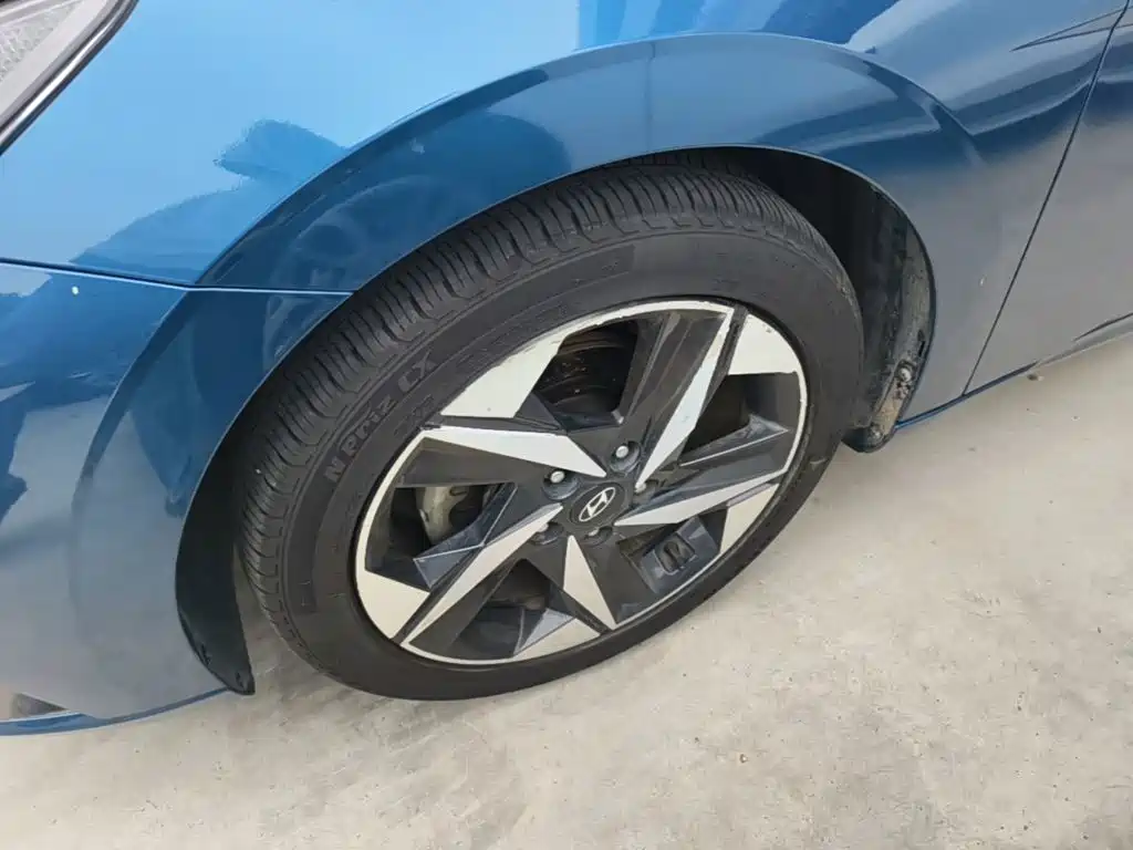 Hyundai Elantra — фото 23