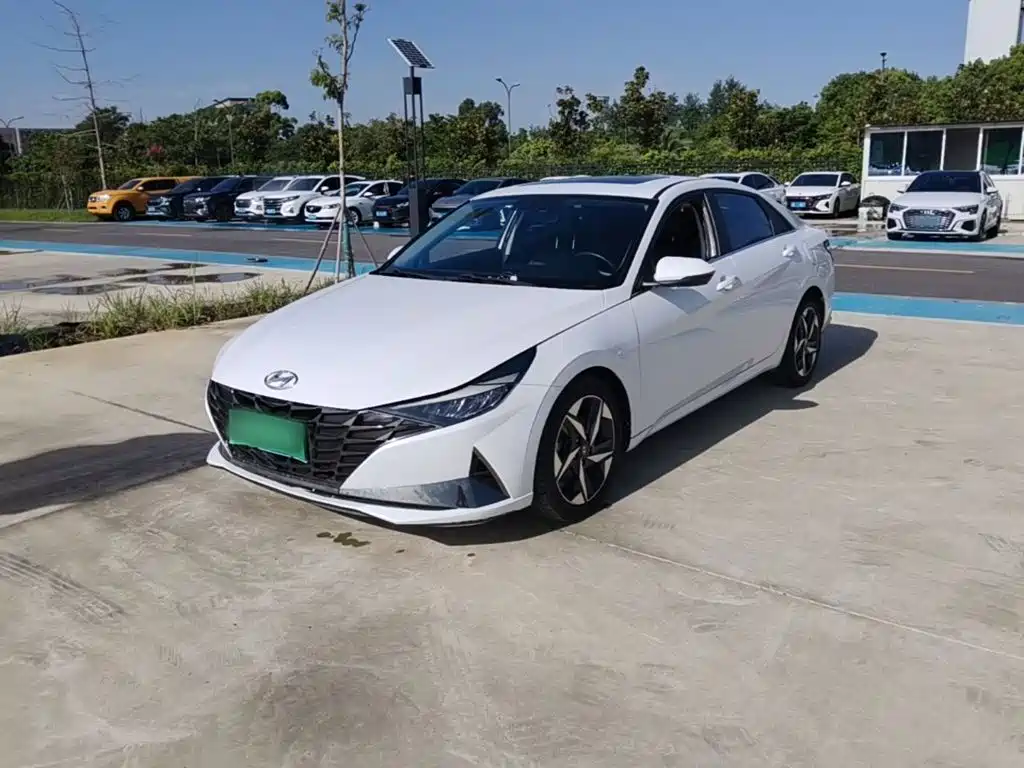 Hyundai Elantra — фото 2