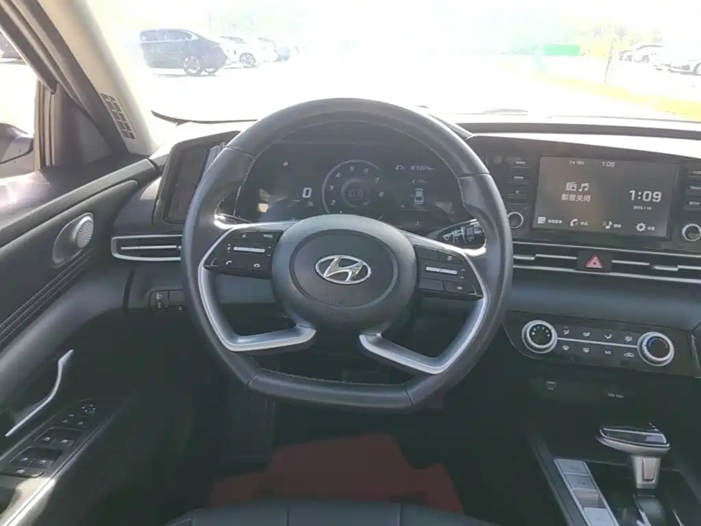 Hyundai Elantra — фото 11