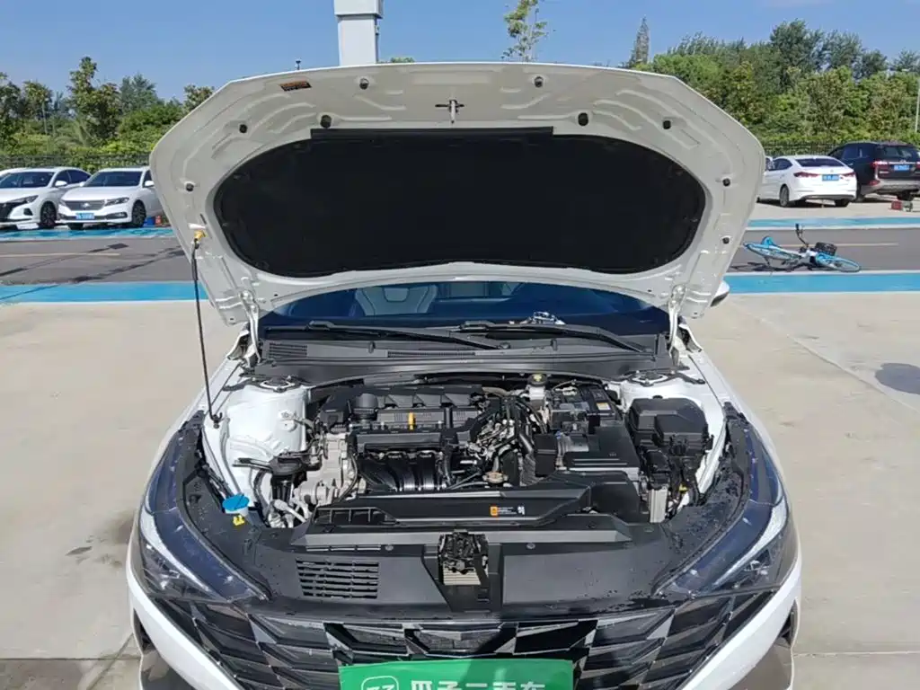 Hyundai Elantra — фото 20