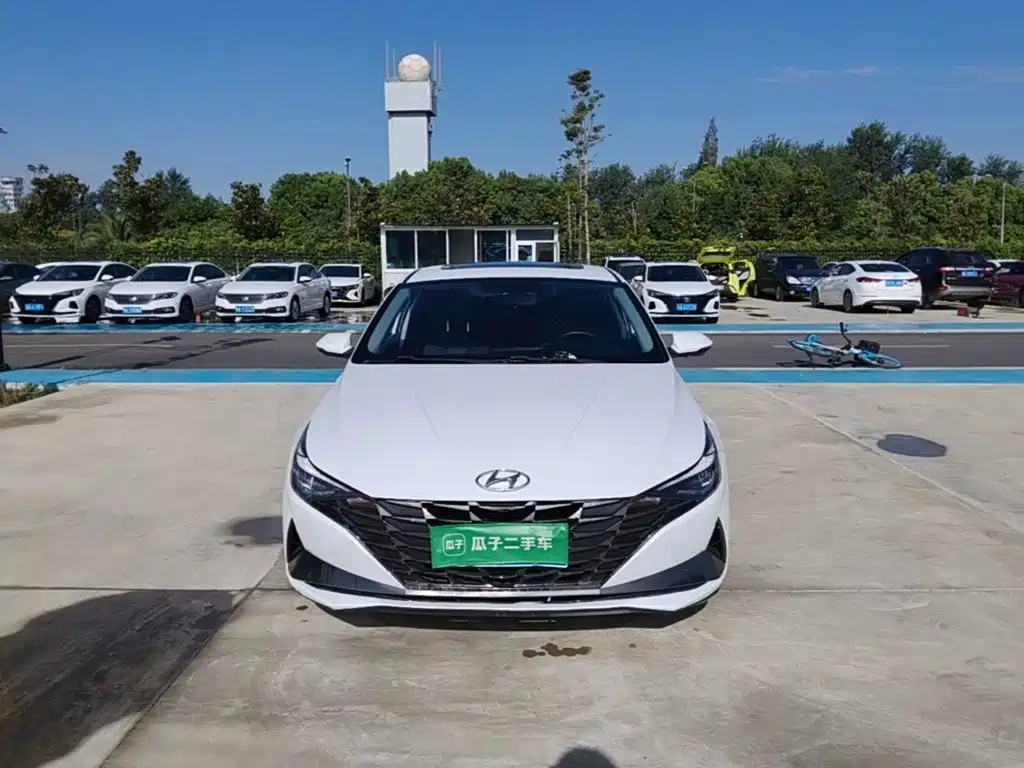Hyundai Elantra — фото 3
