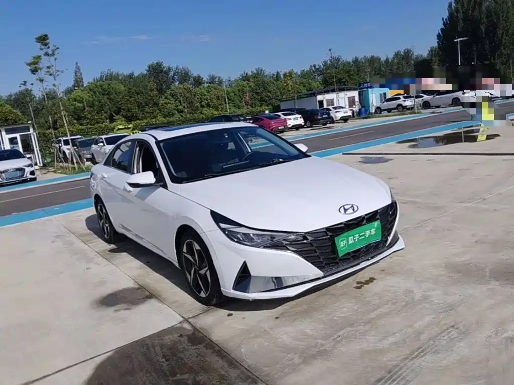 Hyundai Elantra — фото 4