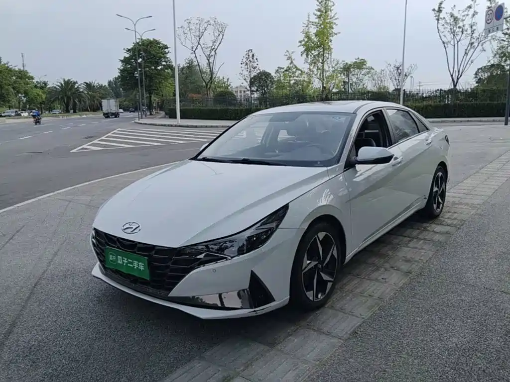 Hyundai Elantra — фото 2