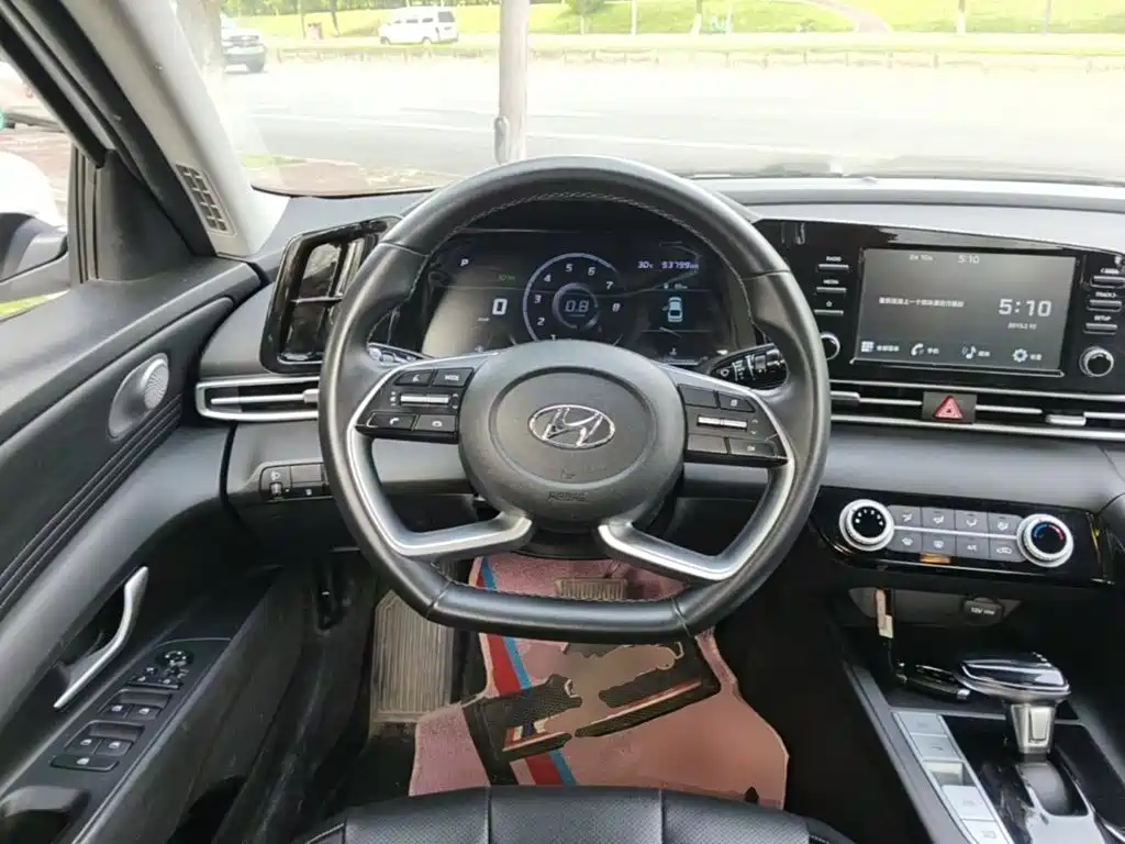 Hyundai Elantra — фото 11