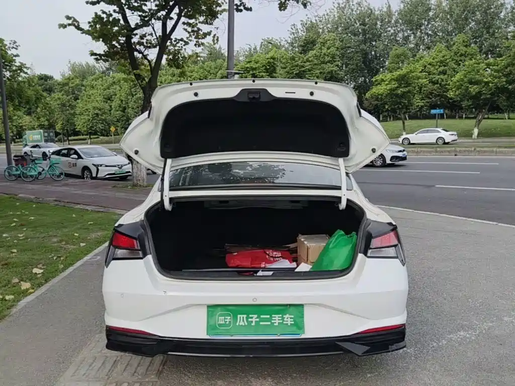 Hyundai Elantra — фото 19