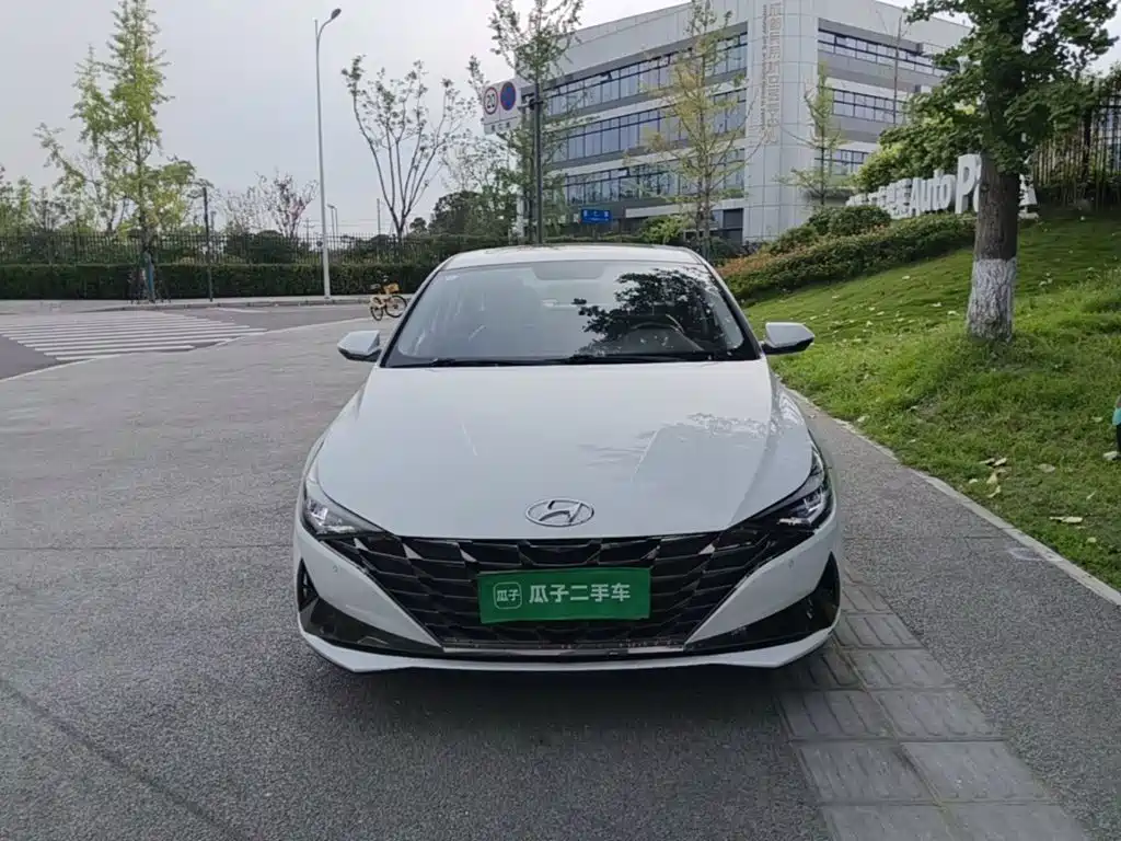 Hyundai Elantra — фото 3