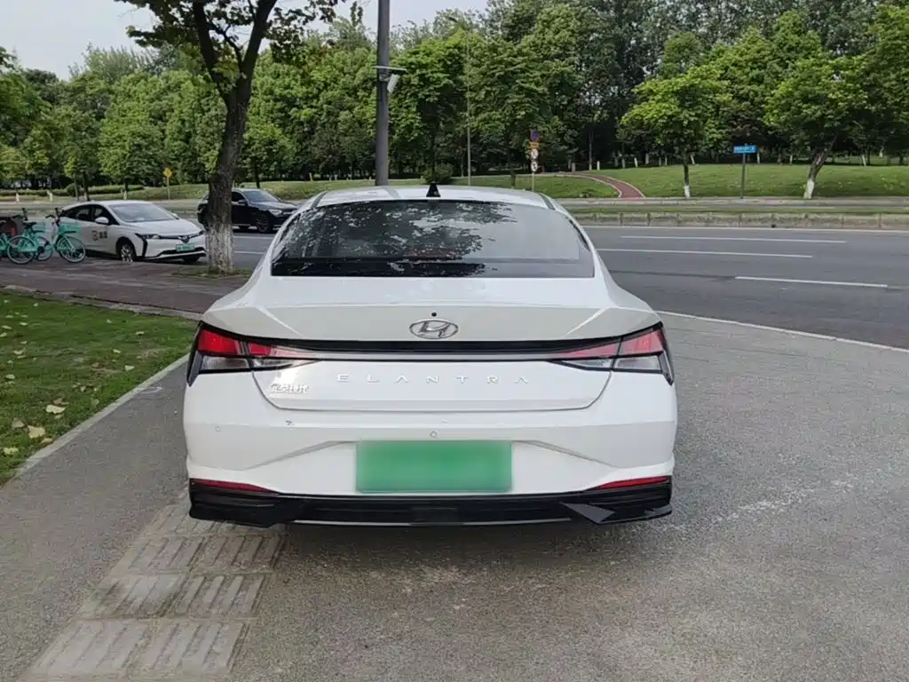 Hyundai Elantra — фото 6