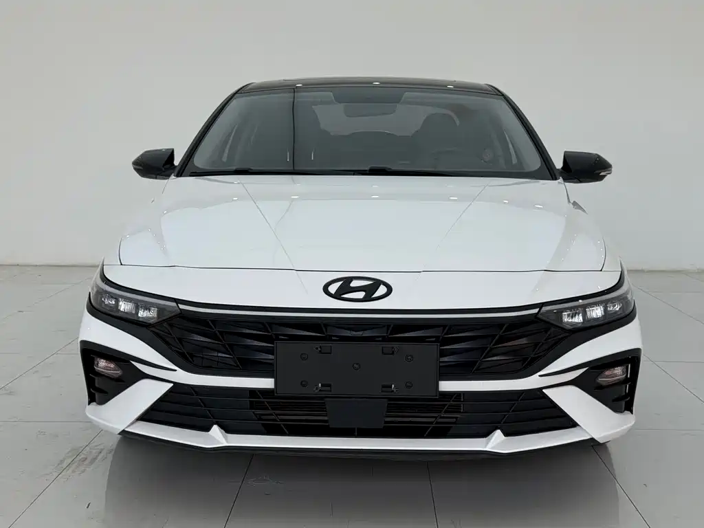 Hyundai Elantra — фото 2