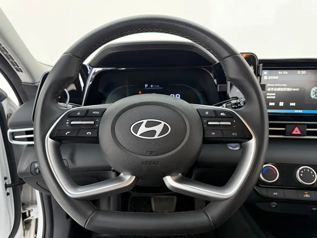 Hyundai Elantra — фото 7