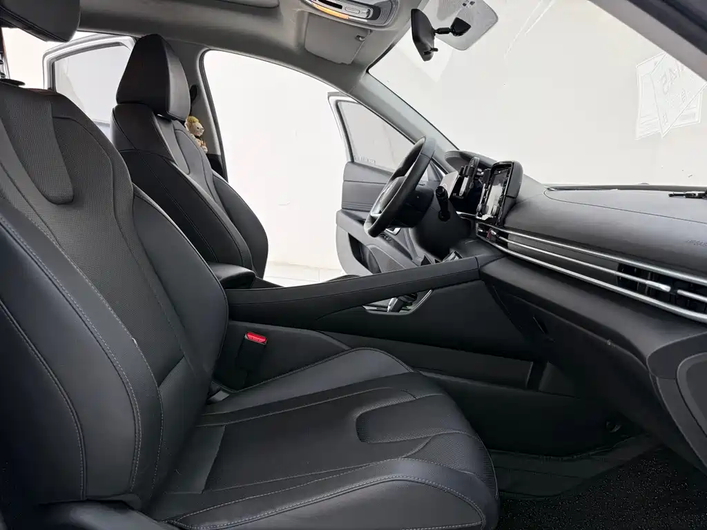 Hyundai Elantra — фото 9